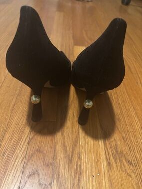 Christian Dior Tribales Pumps Black Suede Pearl Heel EU 39 Worn Once